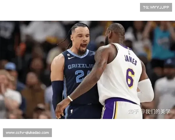 詹姆斯与狄龙-布鲁克斯赛前友好互动，赛场恩怨暂放一边